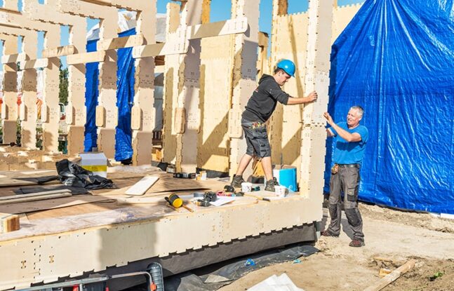 Werknemers bouwen aan een Wikihouse - Maarten Feenstra